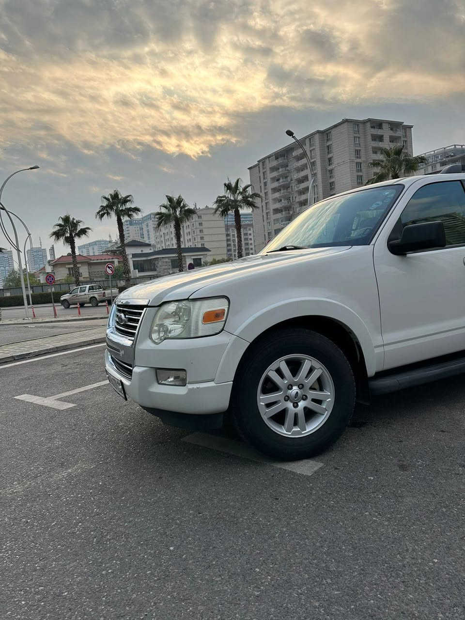 فورت مودیل 2011 شریکەی نیڤایە  زۆر خاوینە بەناوی خۆمە  فول فول  مەکینە 4000 رە      ‌ژ.م   *********** اربیل
