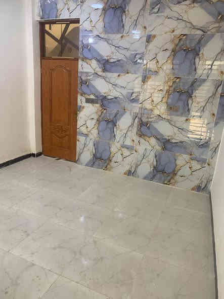 بيت للبيع ركن طابق ونص بناء جديد مساحة ١٠٥ كامل فول مدخلين استقبال و صالة مطبخ غرفتين نوم ضمن الطابو قريب ع مدرسة موقع حلو  
الإنتصار مقابل مستشفى حماد شهاب 
السعر ***********
