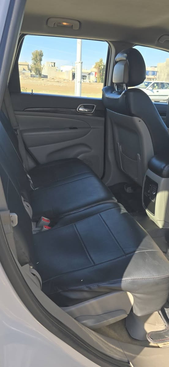 جيب  لاريدو 2011 كليين  

 سياره بلاديه وضع شركه
جديده بمعنئ الكلمة كارتون مال جناي شرط الفحص والسونار وين مايعجبك افحص
بيه فقط بارد موضح بلصوره
رقم سليمانيه [ جديد وهزه و براد جديده بسمي. شرط تحويل
حجم المحرك: 3600
 ، 6 سلندر
 كير  برغي مامفتوح وضع شركه  شرط الفحص
مكينه مبدل بلادي 
مقاعد جلد
ماشيه 173كيلو متر حقيقي شرط 
تحكمات استيرن

كشن سائق كهرباء 
شاشه 
بصمه تشغيل 
صدر مابيه عيب
 بلكات + ادامه منضومه البانزين كله جديد 
السياره جديده بمعنئ الكلمه ،مال جناي
السونار مرفق 
اخوان كلشي موجود بالسوك 
والي ما يريد يشتري لا يعلق بارك الله فيكم 
السعر/163 مجال بسيط جداً 

رقم ***********
