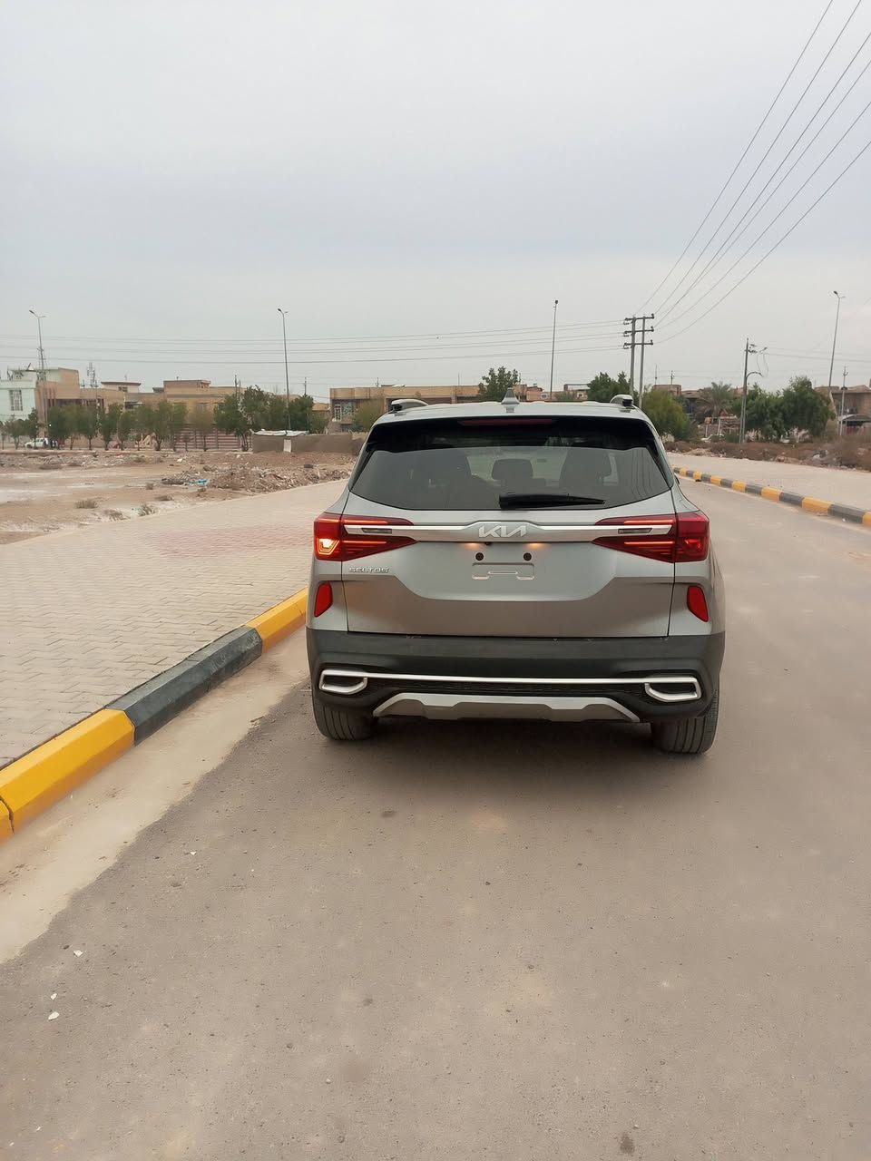 كيا سليتوز 23للبيع حره بدون رقم فول السياره واحد على واحد تشغيل عن بعد فتحه شاشه جبيره اربع انضمه قياده بالكير اربع رادارات كامره دواره سايد بريك كهربائي دخول ذكي كشنات جلد كهربائيه تدفئه اناره لمس بدون ايرباك دشبول واستيرن فقط برده وكشن تبريد ابلادي لايتات اصليه بلاديه ليبل واحد بدون تبديل اي قطعه بدون شواصي فقط تصليح خارجي   مكينه 1600تيربو  السعر 130وبيها مجال رقم المبايل *********** مكان السياره بالكوت بيها صبغ مكانات بسيطه موضحه بالصور صبغ جاملغ الامامي الايمن ونص من الباب الاماميه وصبغ بالتكم فوك البيبان بالايمن والايسر الاماميات
