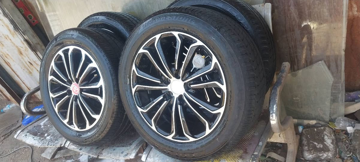 السلام عليكم شباب تخم ويل كب كورلا حجم 16|55|205 وياله جدد انضاف كلش وتخم تاير برجستون ياباني وياله انضاف كلش اللبيع او مراوس مكاني بغدادهاتف ***********بي واتساب
