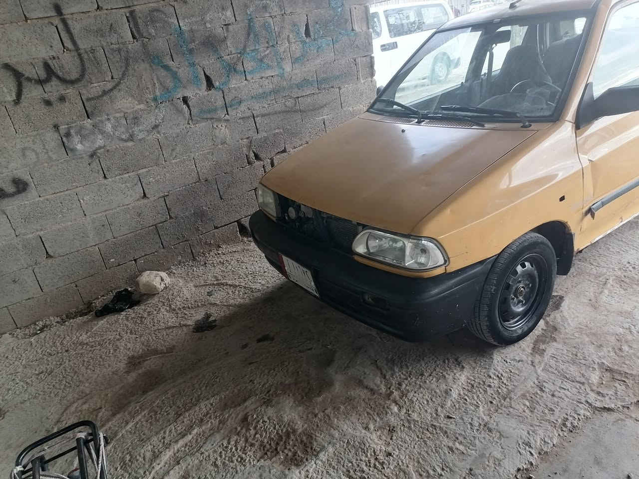 السلام عليكم سايبه للبيع موديل 2009 تبريد شغال حداديه جديده مكينه وقير نص عمر غرامات  غرامات مصفره هيئه ب 17 وبيها مجال العنوان ديوانيه دور النسيج  ***********
