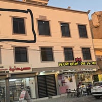 شقة للإيجار طابق ثاني مؤشرة بالصورة بناية حديثه  كامل من كهرباء وماء و...