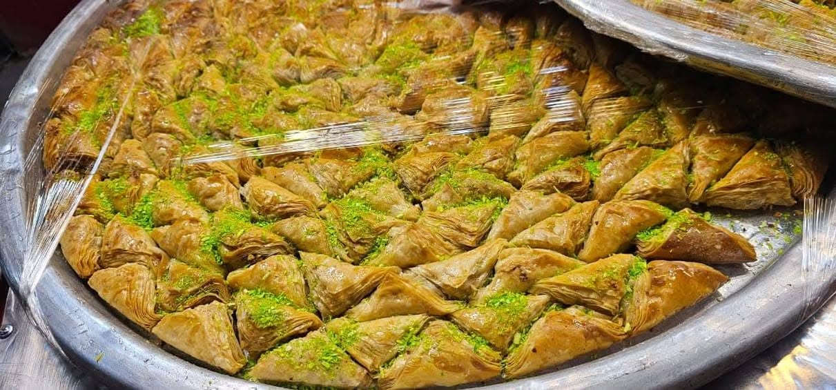 تم افتتاح حلويات وبقلاوه السيد 
في شهداء البياع مقابل مدرسه البيروني
السعار 
البقلاوة  6            ***********    
البرمه  6
زلابية  6          ❗️❗️❗️❗️❗️❗️
داطلي 6
كل الحلويات على   666
مستعدين لتجهيز كافه المناسبات الدينيه
