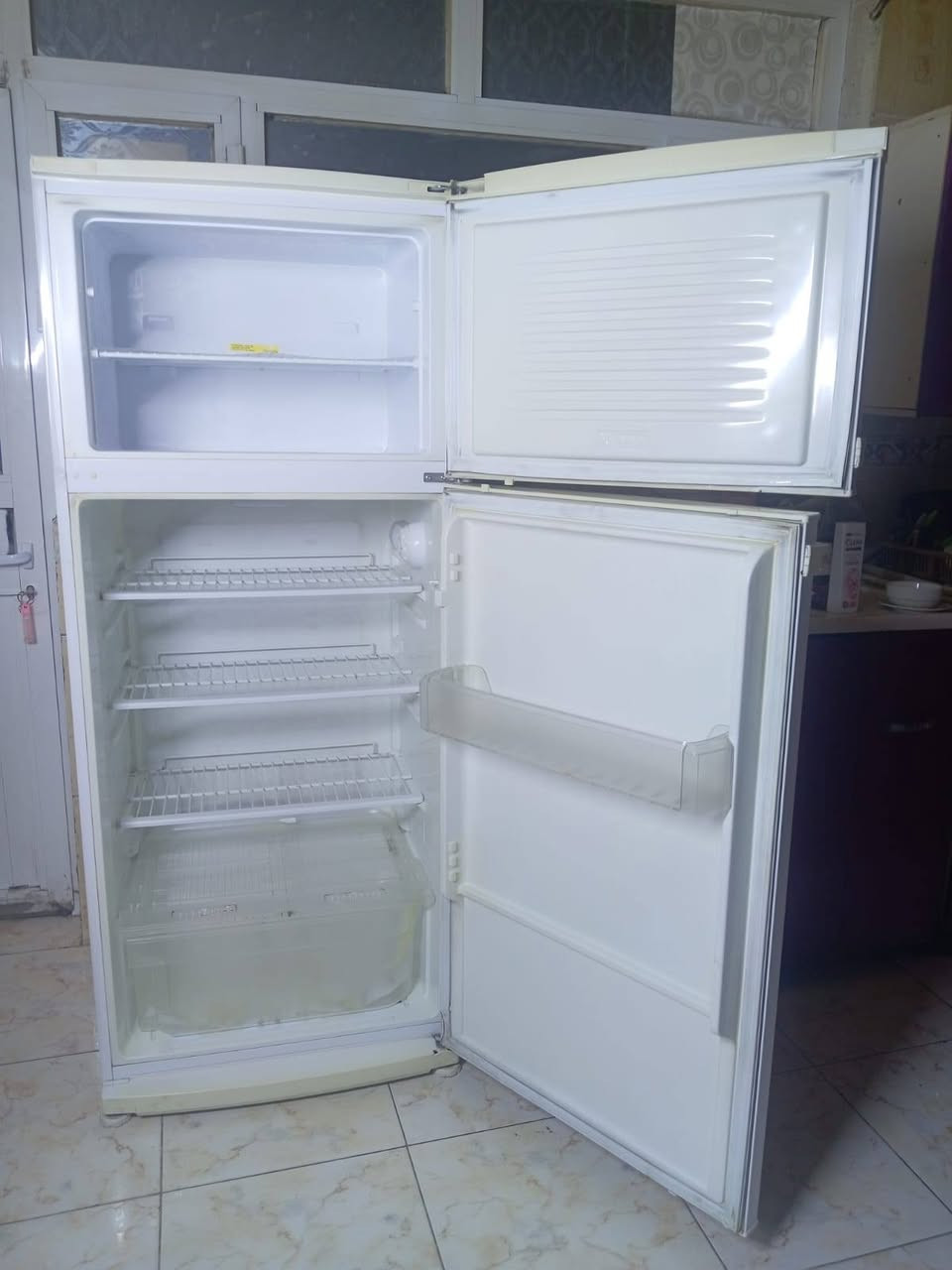 ثلاجة بيكو نظيفة ومامصلحة ماطور وغاز شركة
تواصل واتساب ***********
