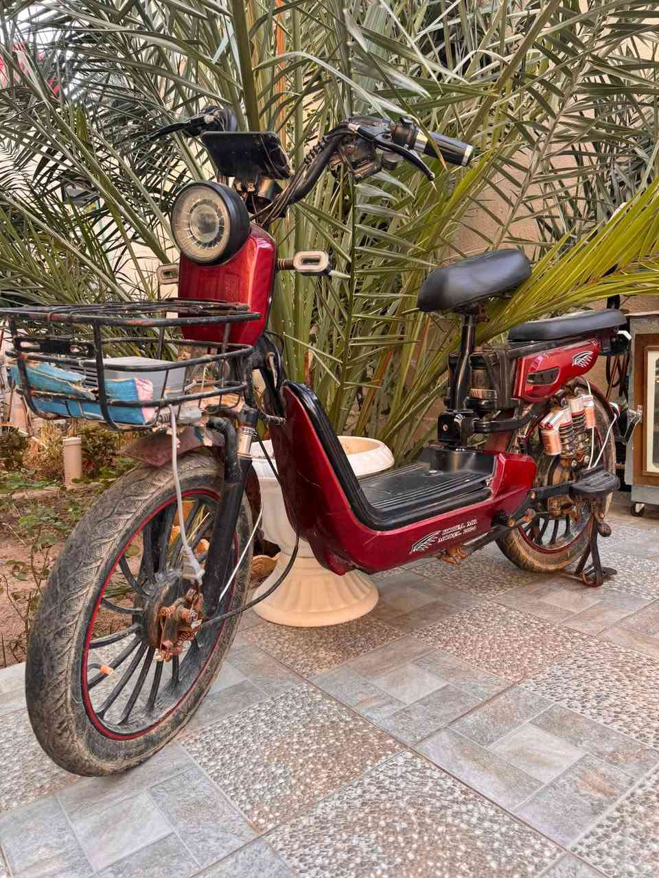 السلام عليكم دراجه شحن متروكهً للبيع سعر 125 وبيها مجال العنوانًالتنومهً الصالحيه الاتصال***********
