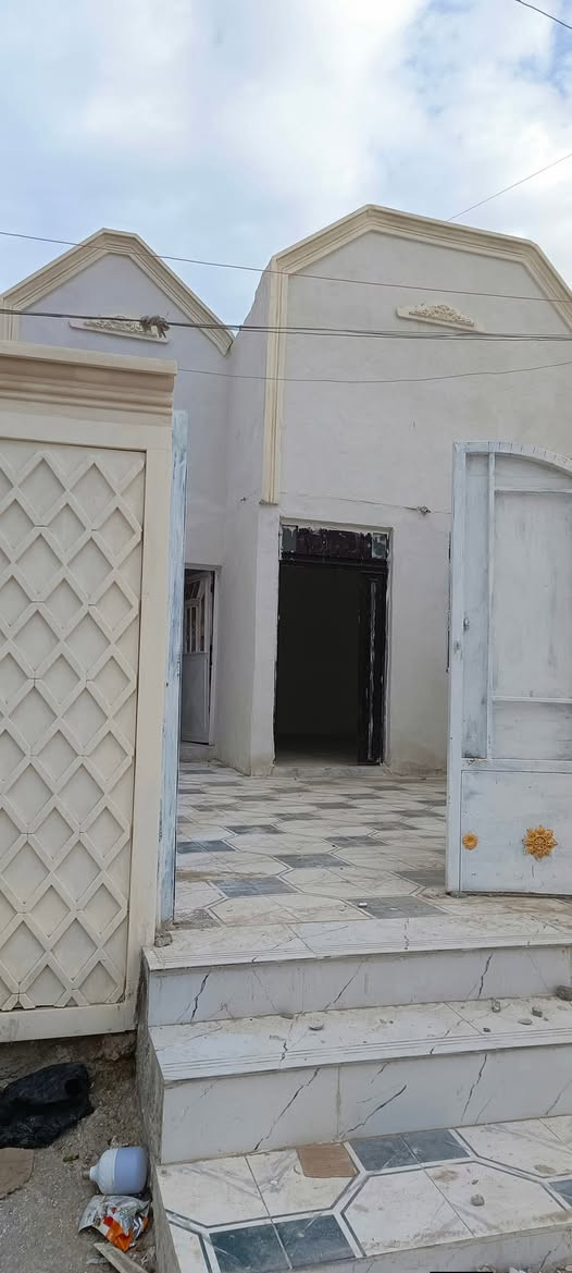 🏡 #للبيع_بيت_مصفر– جاهز للسكن
🔹 المساحة: 150 متر
🔹 الوضع القانوني: معاملة مروجة وكاملة 100%
🔹 الموقع: موقع قريب من معمل المعجون
🔹 الخدمات: متوفرة بالكامل 
🔸 #يتكون_البيت
✔ استقبال أنيق
✔ صالة كبيرة وواسعة
✔ مطبخ عملي
✔ غرفة نوم بالإضافة منور جانبي يوفر تهويه واضاءة
📌 البيت نظيف ومرتب مناسب للسكن العائلي 
        الصور موضحه بالمنشور ادناه 🔻🔻
📞 #للاستفسار_والمعاينة_التواصل_خاص
        ***********
        ***********
