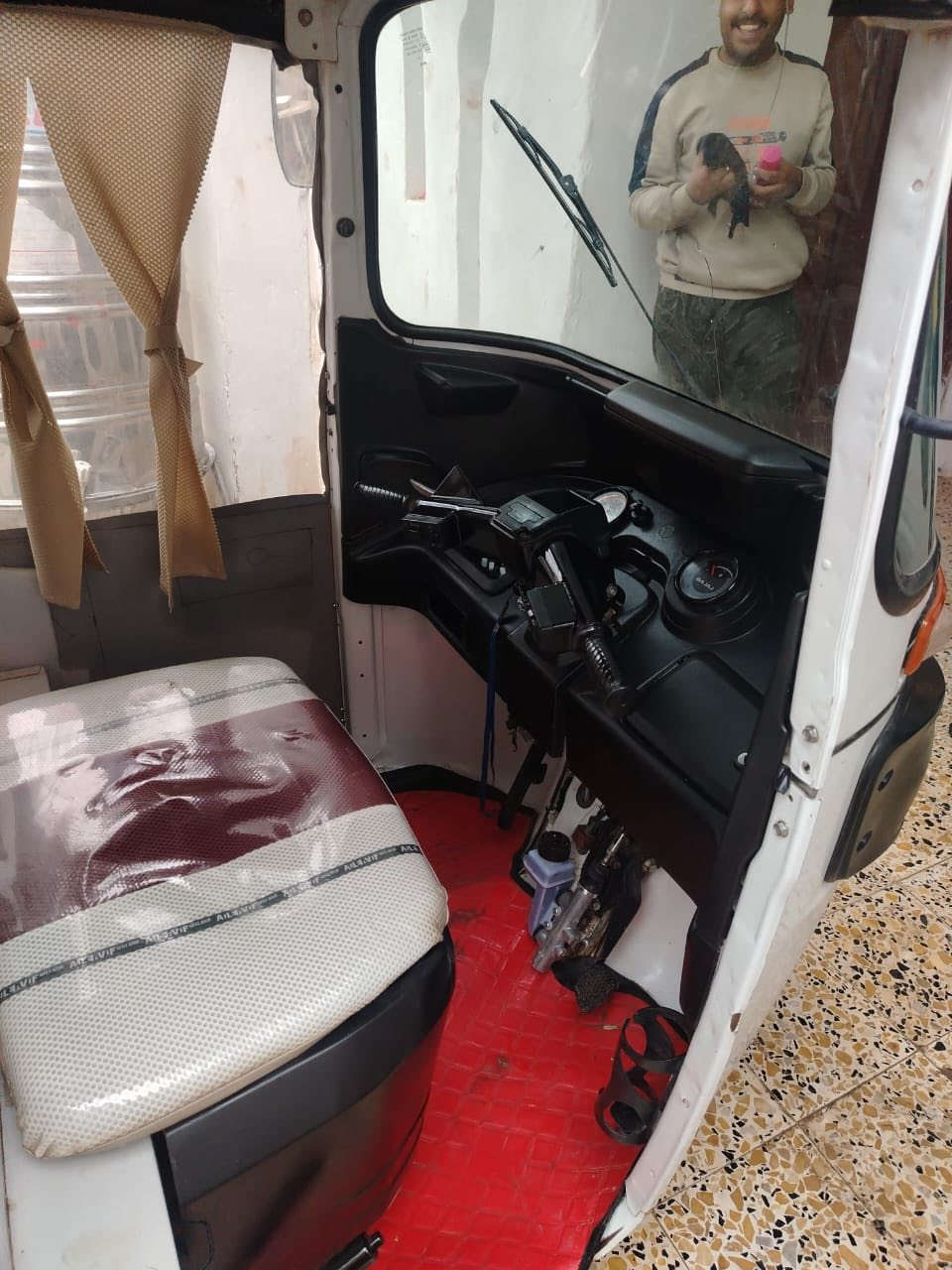 موديل21 بدون ضربه وصبغ. جاهزه. مكان بعقوبه.  رقم وسنويه شرط تحويل. السعر 7و300

‏***********
