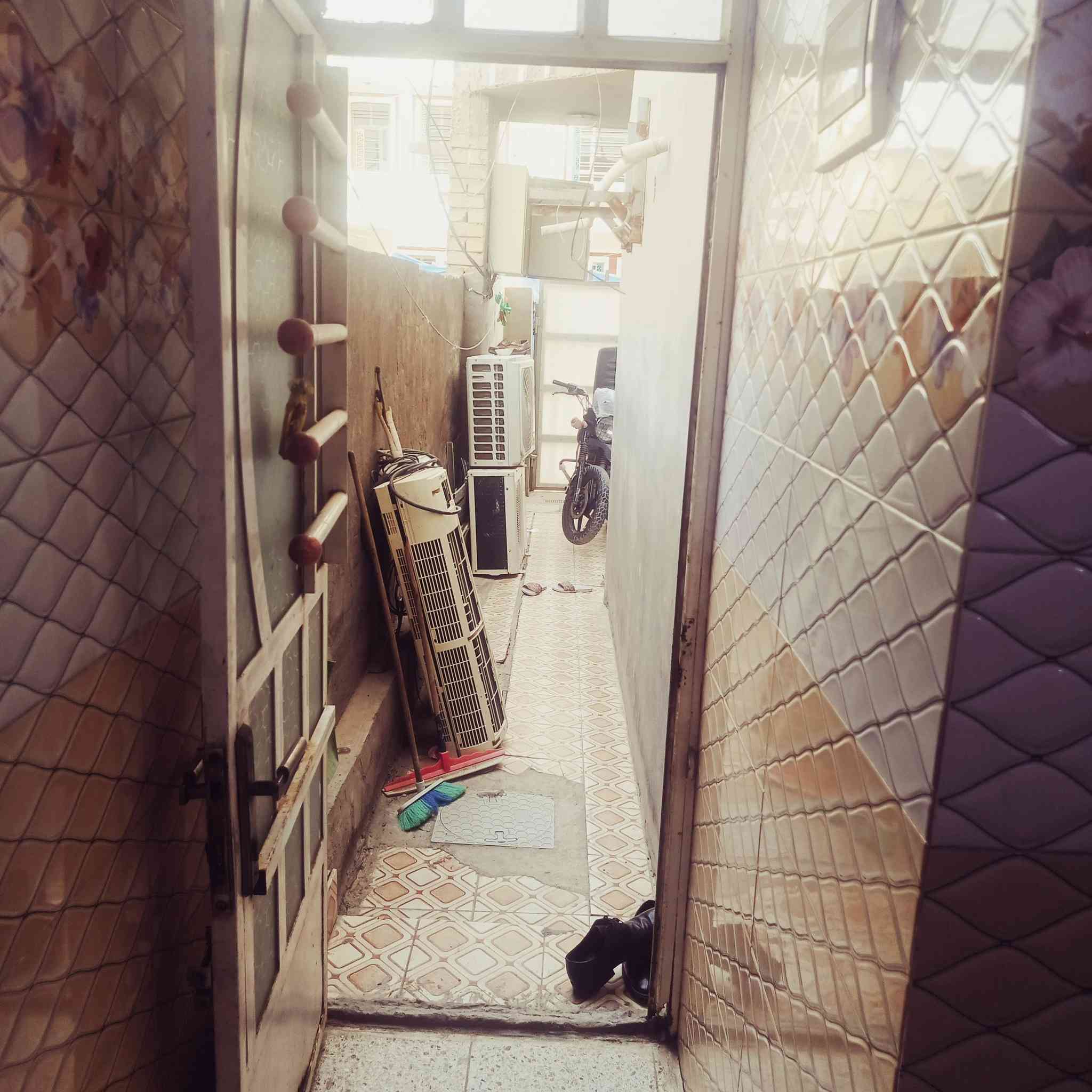 بيت للبيع ١٠٠ متر طابقين  الامين الثانيه اسكينه كريات شارع المكاتب مقاطعة ٢/٩طابو زراعي قرار ٢٥ يتكون من استقبال و صاله و ٣ غرف نوم مع مجموعة الصحيات  عدد 3 واحده منها غير مكتمل  الاتصال بل ارقام التاليه ***********/// ‏‪‏‪***********
