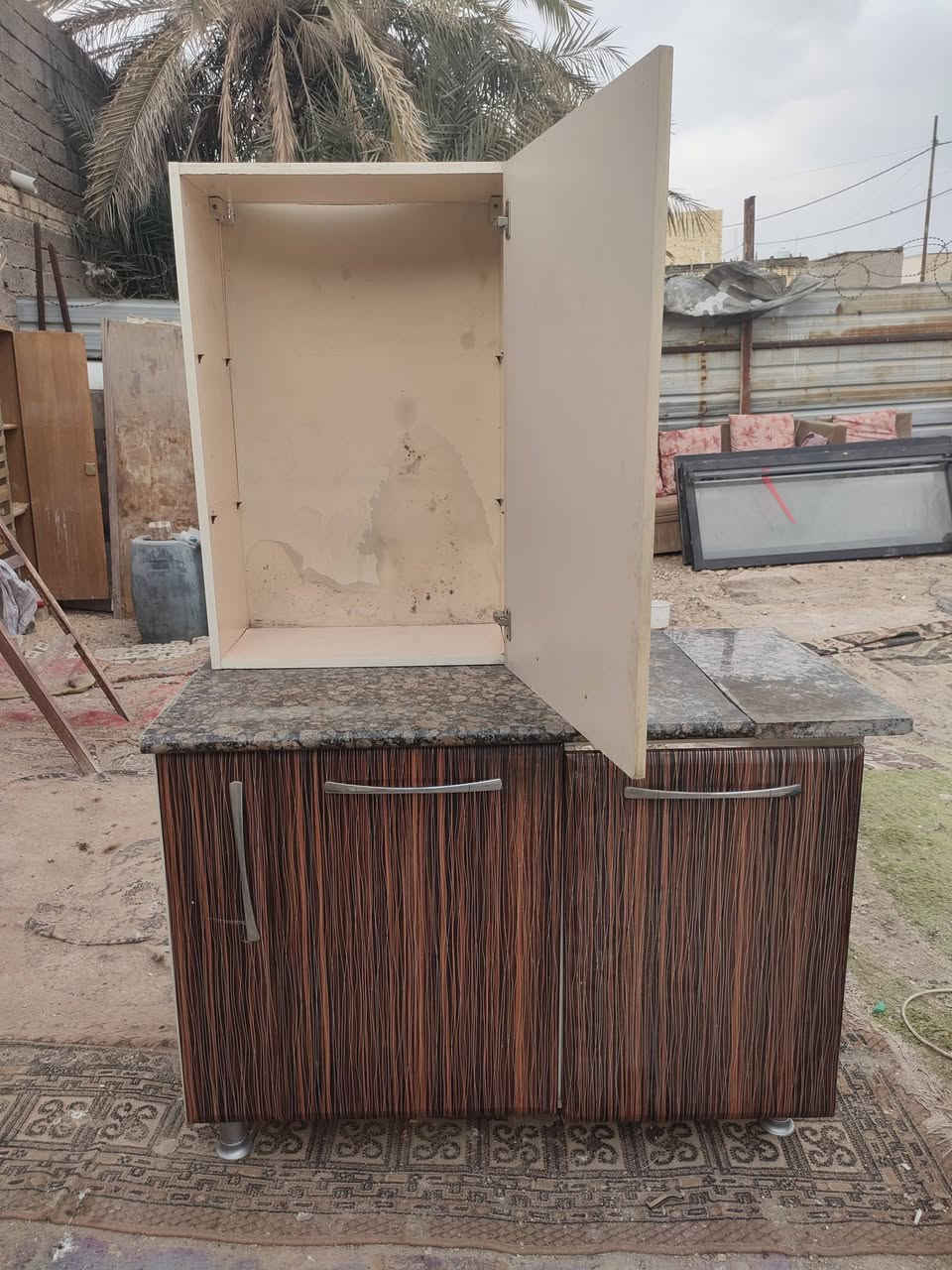 سلام عليكم البيع كاونتر معة طباخ شغال كلة الامنيوم السعر 100 كاونتر تركي مرمر قطعتين السعر 100 وبيهن مجال مكاني حي اور سبع قصور شارع ابو علي الرقم ***********
