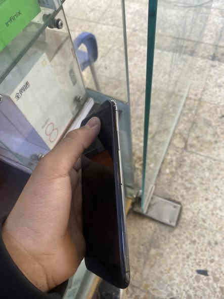 للبيع ايفون اكس اس ماكس ذاكرتة٢٥٦ بطاريتة٨٣ بلادي بلادي فيس ايدي شغال اتصال صوت تكنيك كامرات كلة شغال سعرة 200 مكاني بغداد الزعفرانية ***********
