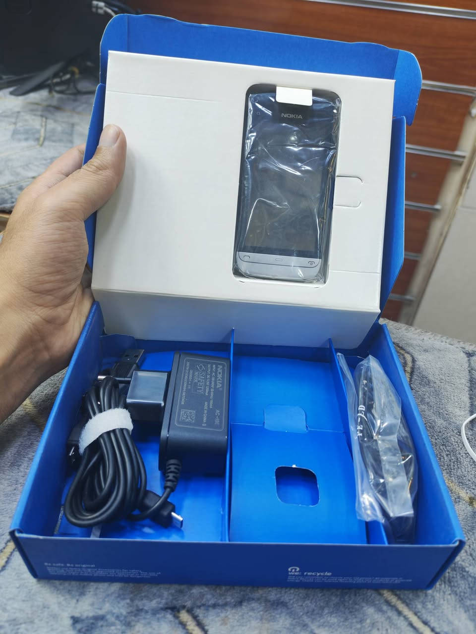 السلام عليكم يوجد لدينا نوكيا اصلي جديد مع بطارية كارتون سعر ٥٠ الف ***********
