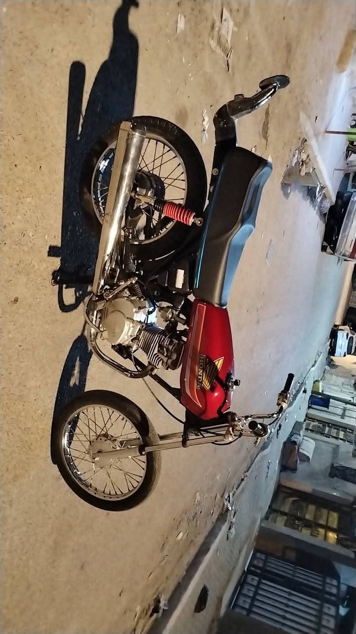 السلام عليكم دراجه ايراني للبيع ادوات اي شي ما ناقصها دراجه حلوه ستوها معمره  مكاني بصره جمعيات السعر 500 مقفوله من السارقه*********** برنامج الفيس فقط واتساب
