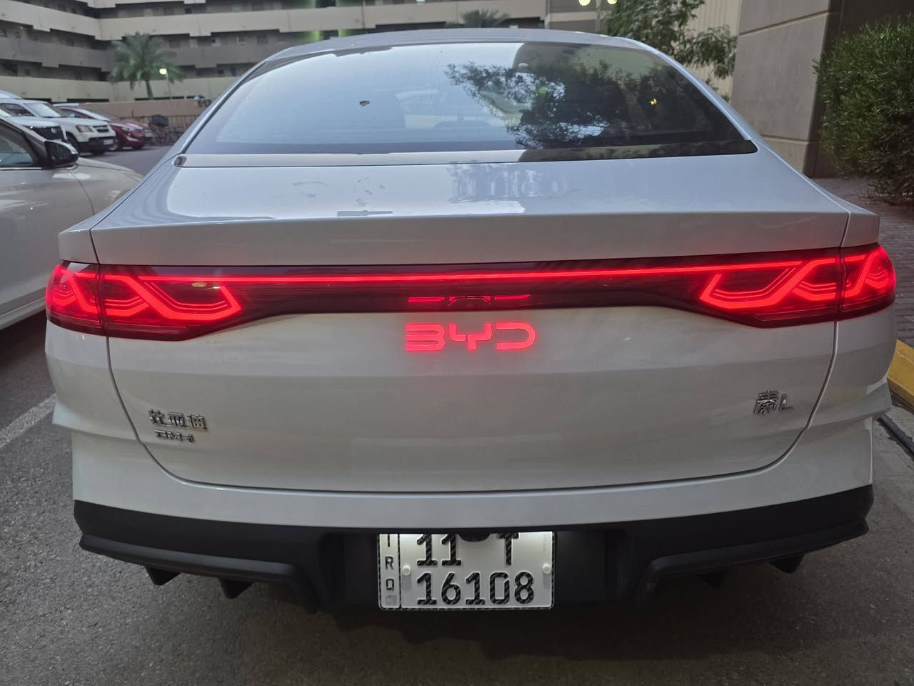 BYD QIN L
بي واي دي كن ال 
موديل 24
اسود زيتوني 
شاشة قلاب 
كرسي السائق كهرباء 
بطارية ٨٠ 
الون ابيض 
5 كامرات 
حساس امامي خلفي جانبي 
ماشية قليل 5000  شبه الزيرو 

السعر 24 
بغداد مجمع بسماية السكني
***********
