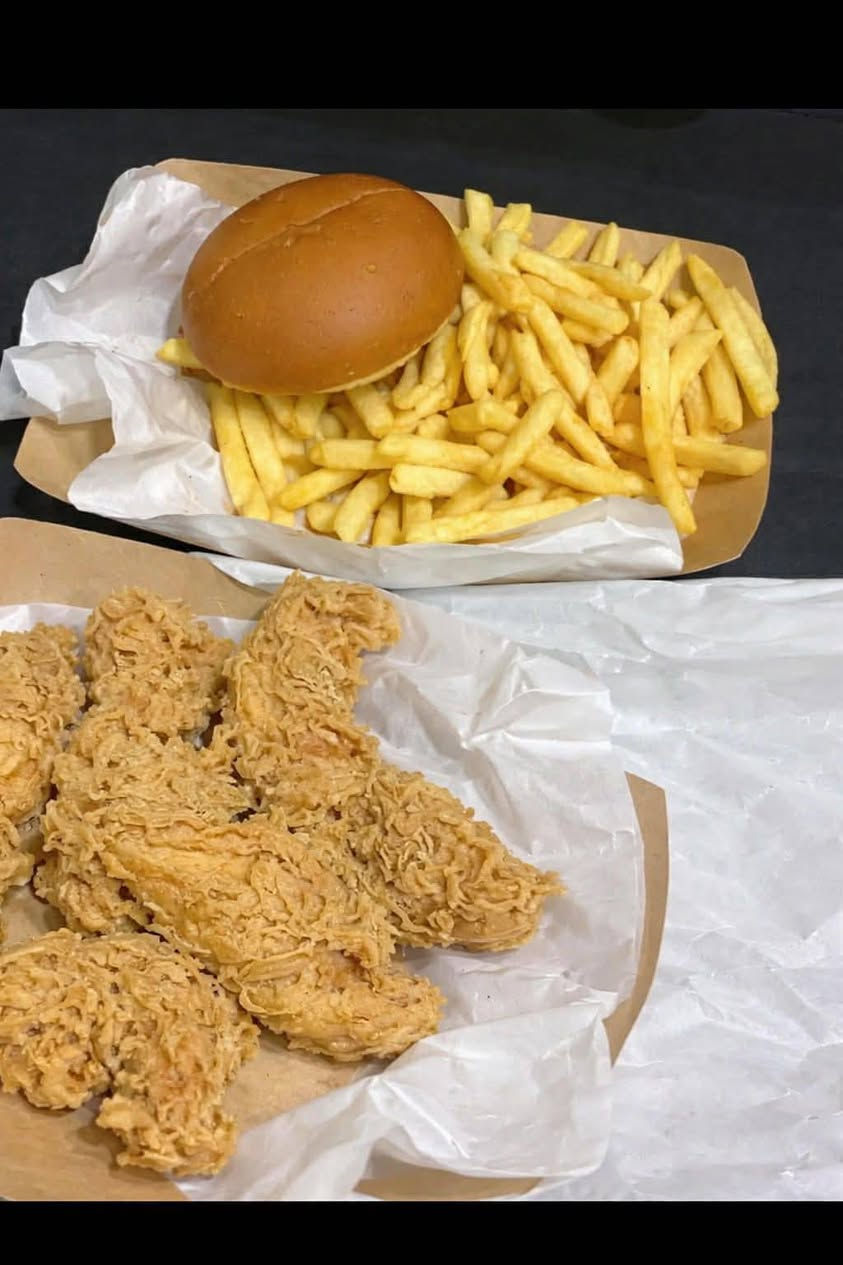 اسطى مقبلات اي مطعم بكركوك يحتاج اسطى اني اجهزه من داخل المطعم ماته يعني بيوميتي شغل درجه اولى وطعم مثل مموضح بلفديو. اضافه ريزو كرسبي كنتاكي صوصات ورقمي ***********واتساب فقط ***********اتصال فقط @الجميع
