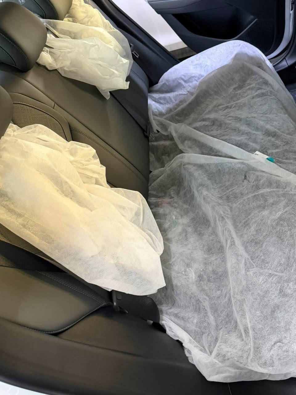 من معرض الاخوين 
عرض خاص حين نفاذ الكمية 🔥🔥🔥🔥🔥🔥🔥🔥 

وصلتكم الجديدة... BYD Qin Plus 2025  🚘
قمة التكنولوجيا والاقتصاد بلمسة فخامة ✨🚘
كامل ملحقات 
الداخل زيتوني 
هذا المختلف الي يجي داخل زيتوني 
متوفر بالون الأبيض 
🔹 محرك يضمن أداء قوي مع صرفية وقود منخفضة جداً
🔹 تصميم أنيق بخطوط عصرية وواجهة أمامية مميزة
🔹 شاشة وسطية & كاميرا خلفية
🔹 مقاعد مريحة ومساحة واسعة للركاب
🔹 أنظمة أمان متطورة: وسائد هوائية، مثبت سرعة ذكي

💡 سيارة عملية، اقتصادية، ومناسبة للمدينة والسفر 

السعر 17700  شامل  الدلاليه  🔥🔥🔥🔥

📍 العنوان / بغداد الوزيرية مقابل المجمع العلمي 

البيع فقط نقد 

للاستفسار الاتصال على الأرقام 

☎ ***********
☎ ***********
☎️***********
