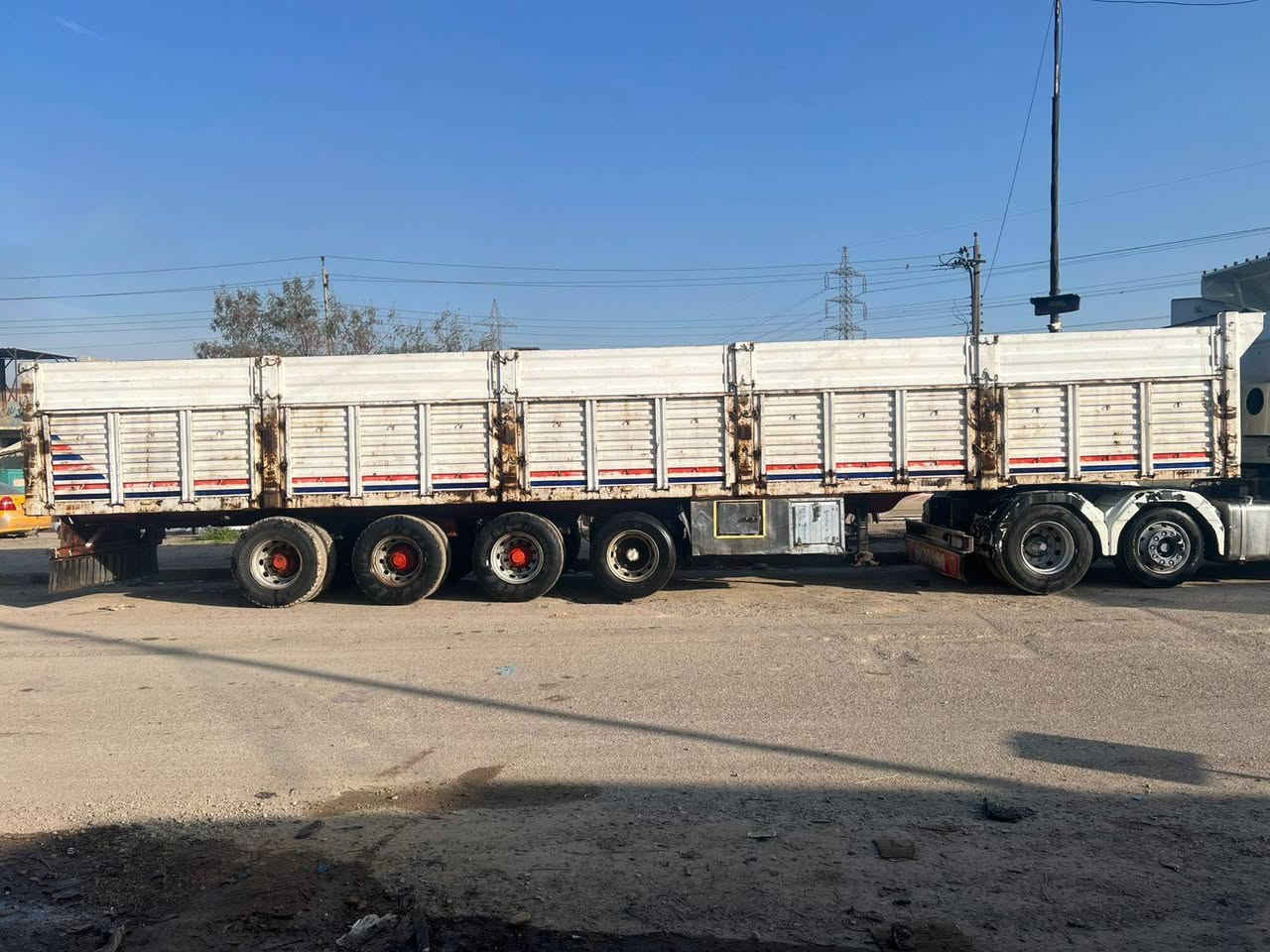 للبيع بودي اربع محاور تايرات 11 العنوان موصل 
*********** واتساب السعر 80 وبيها مجال قليل
