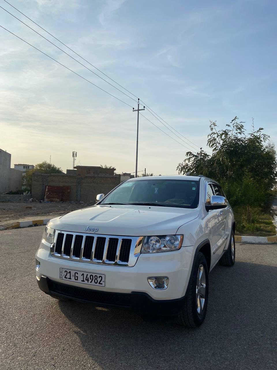 السلام عليكم ، للبيع
جيب / كراند شيروكي / 2011 / لاريدو 
وآرد أمريكي ، كلين
مثل ما وضح بل صور
 ( دواخل كفاله ) ايرباك مكفول 
السياره رقم سليمانية الجديد + هزة جديده 
المواصفات الأساسيه
💥محرك 6 سلندر 3600 لمرغوب 
💥كير أوتو ماتيك
💥مرايات عاكس للضوء 
💥تحكم ستيرن 
💥كامره خلفية
💥نضام تقليل صرف الوقود ECO
💥منافذ شحن وأواكس أمامي خلفي 
# كشن السايق كهربائي

وباقي التفاصيل معروفه ...
أخوان السياره كامله وكلش نضيفة 
كشر السيارة نضيف 
كير،محرك،كهربائيات، 
حداده ، تبريد ، 
بألف عافيه ع الياخذها 
سياره صدك مال جـنـاي 
سيارة حلوة كلش ونضيفة
. . . . . . . . . . . .
السعر  ( 155) وبيها مجال  
مكان السياره ديالى / كلار
للأستفسار ، ( ***********)
