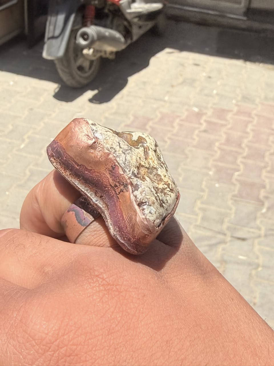 خاتم سلطاني قديم 
صياغه نحاس  احمر 
خام الحجره 
سعر الخاتم (٤٠) الف


**إذا كنت صاحب هذا الإعلان وتريد حذفه لأي سبب، رجاءا أرسل رسالة إلى الدعم الفني**