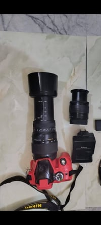 نيكون D3300 • عدسة 18-55 • بطاريات شاحن