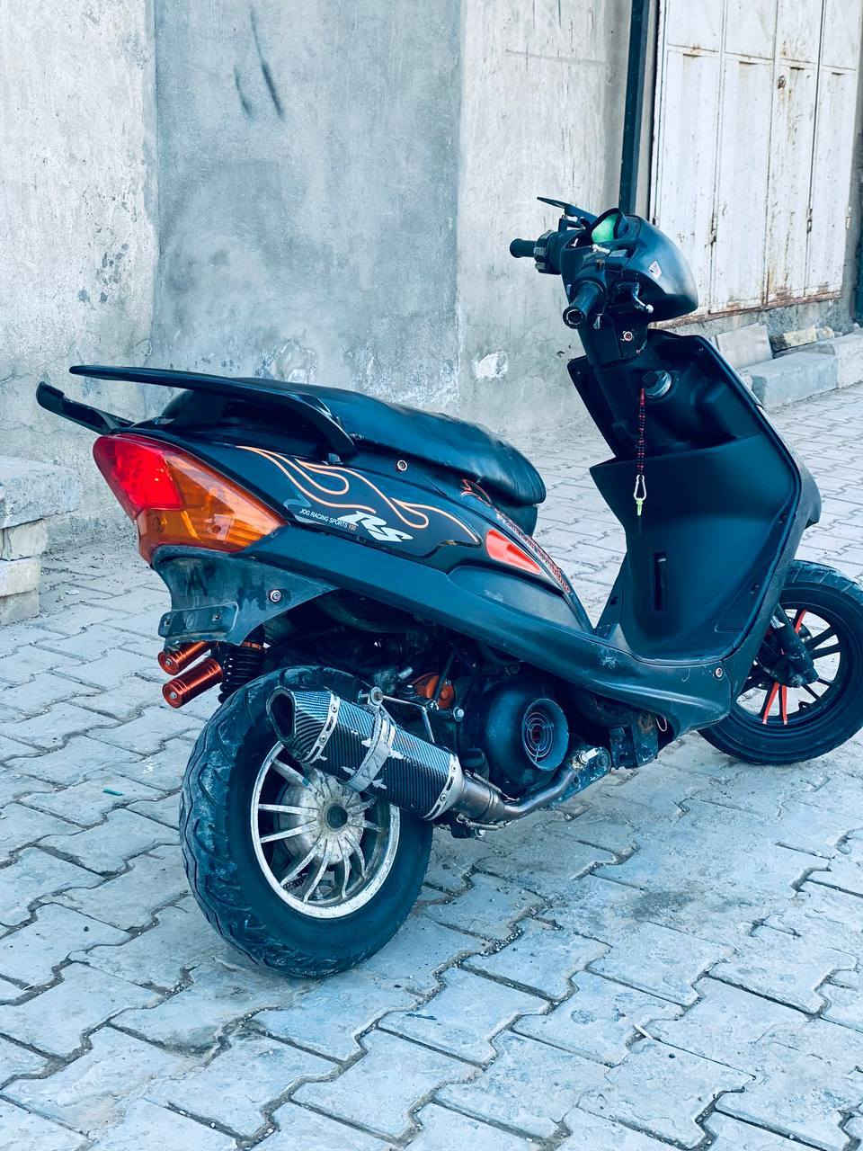 ماكس عدله اسود طافي الدراجه متعوب عليه بيه كفرات اربع ولفات كاملات صالنصه رياضي وياله رياضيه اشاير اربعه ولف كتف اشاره بوشه 55 كور ابلادي شغاله سلف هندر   تشتغل كهرباءيات شغاله ما عوزه بس شخاطه وعداد وستان نص  امراوس اب دراجه بلاديه بوليس ماكس عدله او  بيع السعر خاص  وهاذ رقمي مفتوح ***********
