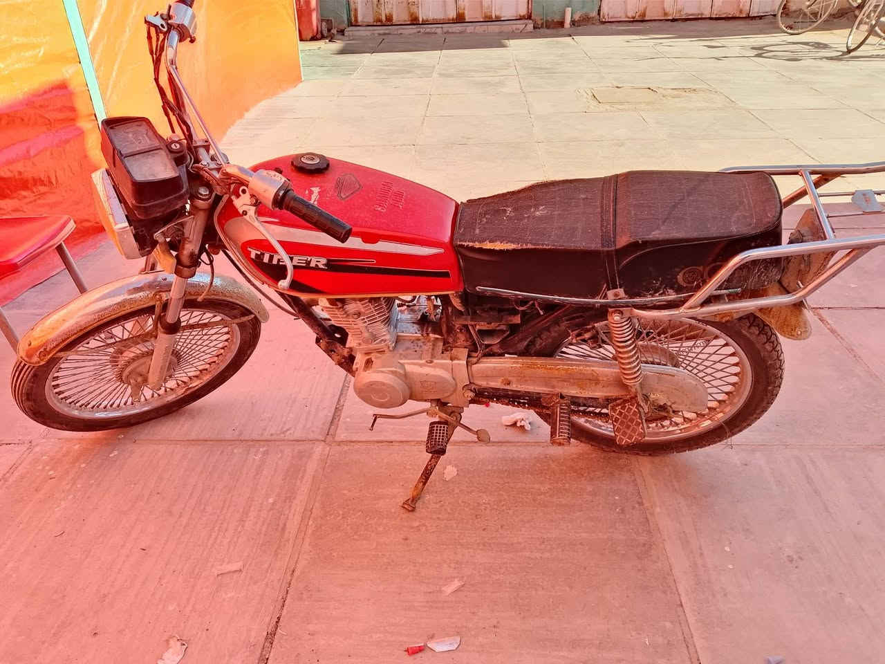 للبيع اوراق سكنر مديل 21 مامفتوحه شرط جانت متروكه سعر 350 وبيه مجال لشراي *********** مكاني ال بدير
