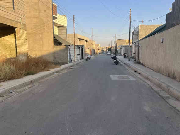 اعلان من #النيزك_للعقار لبيع وشراء الاراضي و الدور الزراعية والسكنية والمقاولات العامة 
--------------------------------------------
هيكل طابقين مع قطعة ارض للبيع بموقع ممتاز 
موقع الهيكل- صلاح الدين - قضاء بلد - حي الامام    

يتكون الطابق الارضي:

- 2 غرف 
- مطبخ 
- صالة كبيرة
- صحيات  
-كليدور
-حديقة 
-منور 
يتكون الطابق الثاني من :
-ثلاث غرف 
-صالة 
-بيتونة  

مساحة الهيكل : 200م 
مساحة القطعة 300م

📄 نوع العقار:طابو صرف

--------------------------------------------
للاستفسار والتواصل : *********** - ***********

او زيارة مكتبنا الكائن في - صلاح الدين - بلد - شارع الامير - مقابل عيادة الدكتور قاسم حاتم
