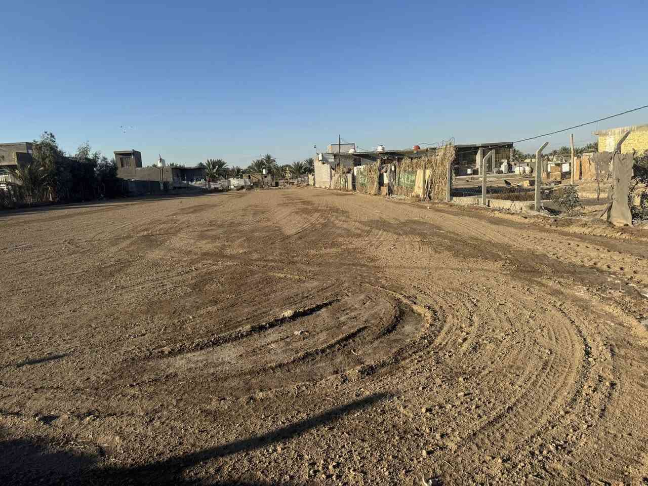 السلام عليكم ارض طابو زراعي سند/25/المساحه. دونم
الموقع خلف جامعه بابل / 
للاستفسار 
محمد رشيد ‏‪***********‬‏
منتظر الصليخي ***********
                        ***********
