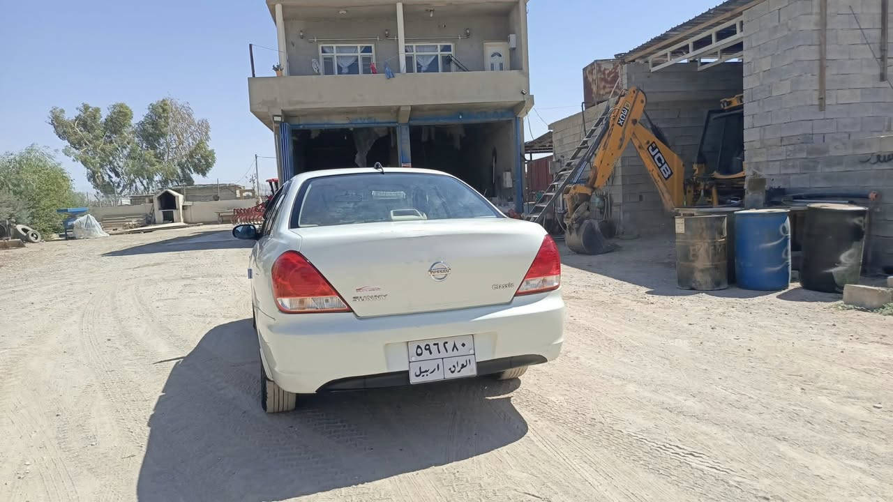 نيسان سنى يابانى٢٠١٠ بةناو خومانة ليدراوى گةورةى نية مةكينةرةش و دةبل بةرةشوت و گيرتوماتيك كيرو مةكينةو تةبريت و بةناوكردن بةشةرت كوبونى بنزينى هةية بونرخ بةيوةندى بكةن بةم زمارانةوة هى من نية 
***********
***********
