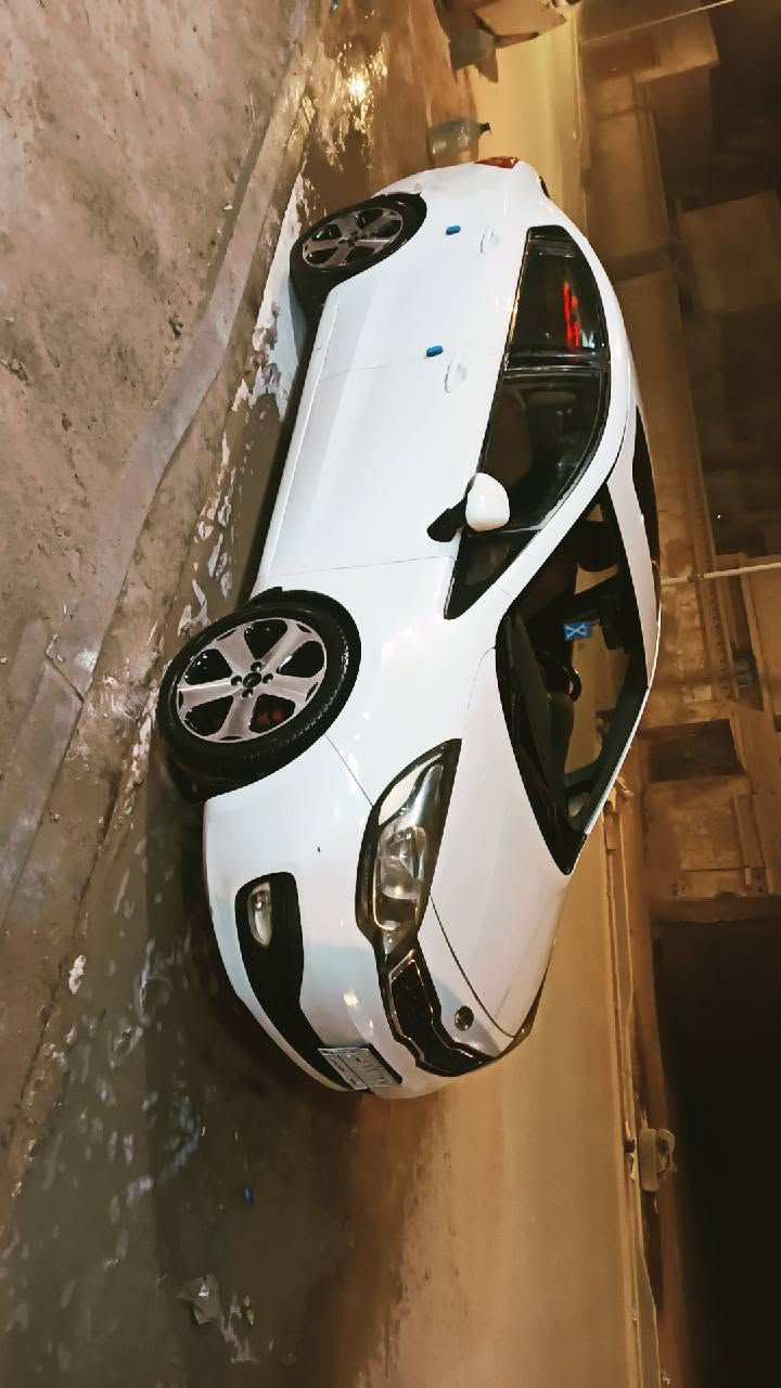 كيا ريو موديل 2014
خليجي فول مواصفات
محرك 1600دوش دبل قطره
ماشيه 137الف كيلو متر
محرك كير كهربائيات تبريد حداده اصوليات (كفاله)
مواصفات السياره 
شاشه 
كاميرا دوار
حساسات خلفيه 
مري شفط
اشاير مري 
فتحه سقف
تحكم ستيرن جهتين 
اضرار السياره ٤قطع صبغ بدون حادث صفحه العبري 
والباقي شوف العين وكفالة 
مكان البصره قضاء الزبير 
*********** للتواصل 
سعره ٩٠ وبيها مجال قليل 
وشرط التحويل
