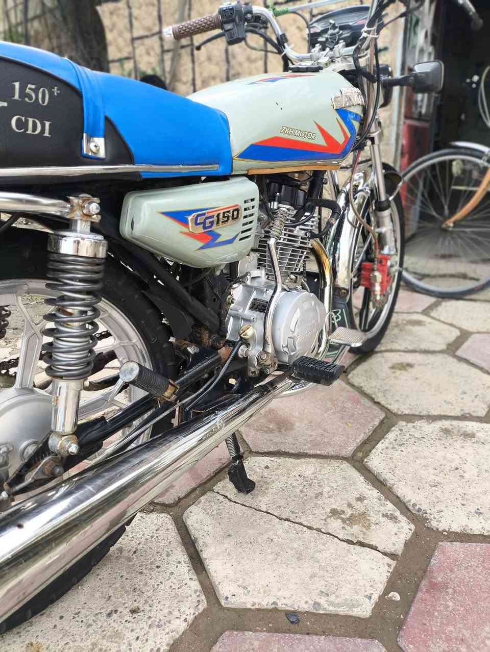 السلام عليكم دراجه سيفان للبيع موديل 2024 اوراق كل نقص ما بيها مكفوله مكان الدراجه ابي غرق حي المرتضى سعر الدراجه 575 وبيها مجال حك الجيه رقم صاحب الدراجه ***********
