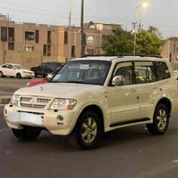 للبيع باجيرو موديل ٢٠٠٦  محرك ٦ سلندر / ٧ راكب / فور ويل / ٣ قطع تبريد...