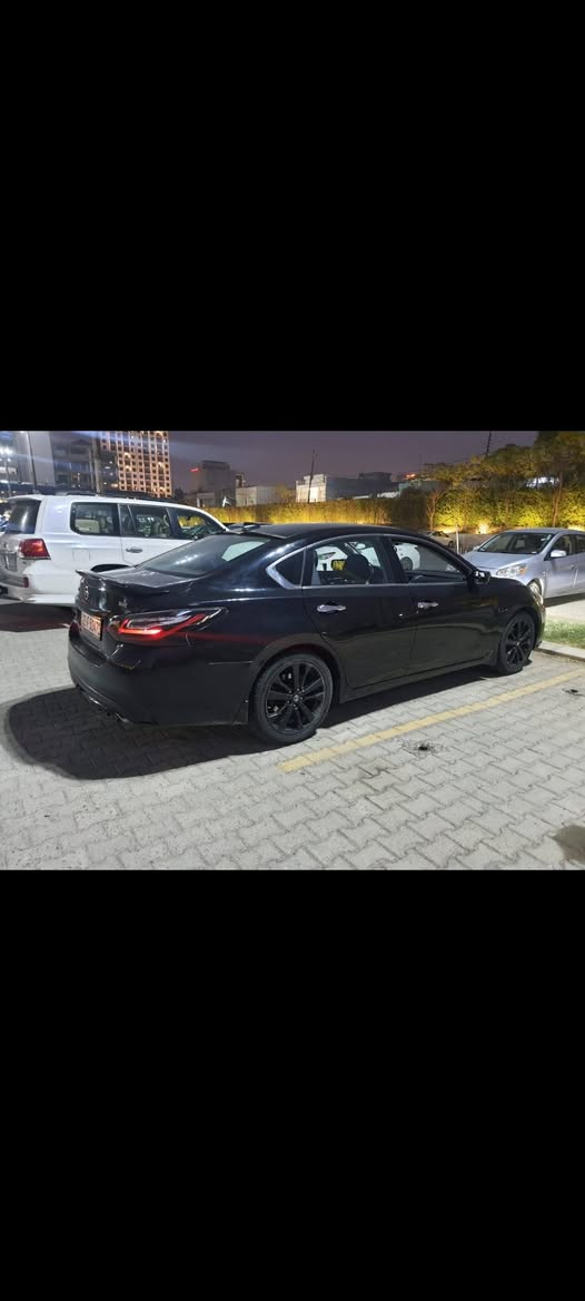 Altima 2017 sr
ممشى ٧٩ الف ميل
حادث السيارة خلفي صندوق و جاملغ ورصعة بسيط بالبنيد 
كير و مكينه بشرط 
كشن كهربا 
بصمات ابواب وصندوق
تشغيل عن بعد
منظومه اوتو لايت زينون بلادي 
تبديل سرعات ستيرن 
سعر : ١١٦ ومجال 
***********
تواجد اربيل
