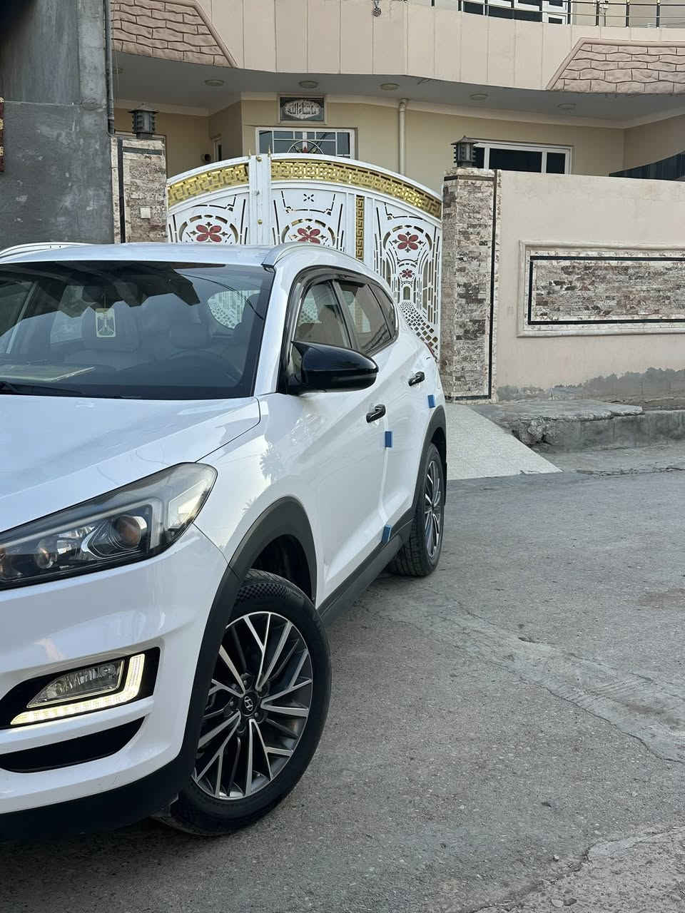 توسان 2019 خليجي 

محرك ٢٠٠٠ دوش 

قطعتين تبريد 

بصمه

حساسات خلفي 

تحكمات ستيرن 

مري شفط 

ويل حجم 18

ماشيه 107 كيلو 

عليه ادامه كامله قبل شهر

وبعد هواي بيه مواصفات 

رقم بغداد الجديد تحويل ثاني يوم

العنوان/ ديالى بعقوبه 
بيه صبغ بلبنيد شبر ونص اثر سيراميكه وكعت ع بنيد

للإستفسار الاتصال
***********
