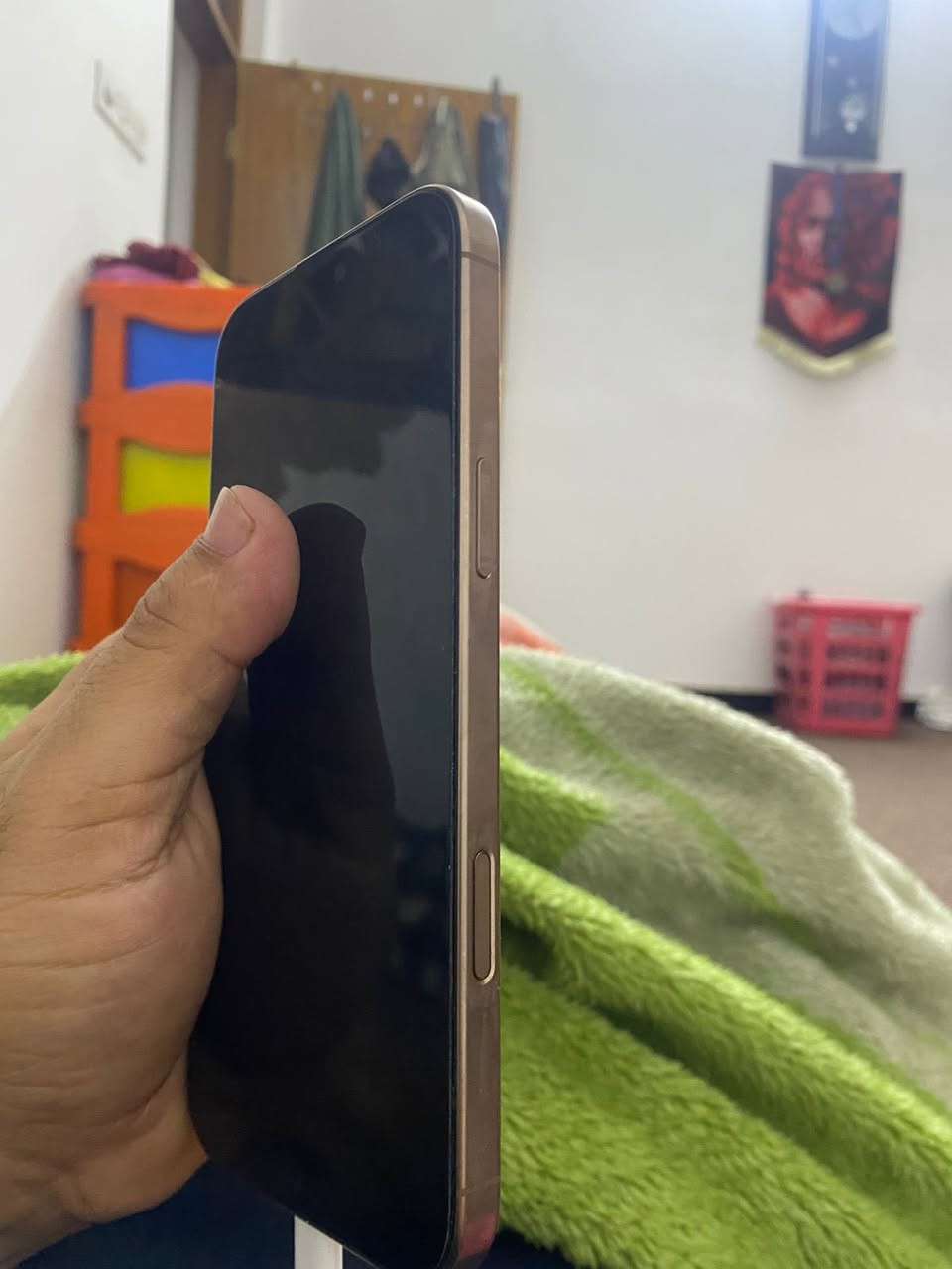 السلام عليكم 
ايفون 16 برو ماكس ذاكره 256 بطاريه 100
مشحون ١٨ مره 
جديد بعده بلضمان صارلي فتره قليله جداً من اخذته
 الون الجديد 
التلفون ابد ممستعمل ماطالع حته الشارع 
للبيع سعره1750بي مجال المكان الشعب***********
