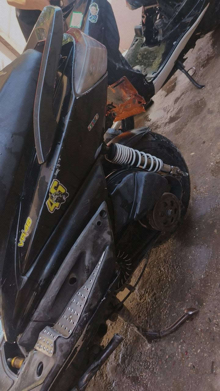 السلام عليكم سكنس فحل دراجة كفرها بلاد شغالة سلف نكره بيه صالنصه Rz اصلية وقاعدة مال رقم وكلج امامي دراجة بيه معدل هاون دراجة ماناقصها اي شي كفالة نضوح وتبخير وشغالة باي وقت سعر الدراجة 400 وبيها مجال رقمي *********** مكاني بغداد الشعب
