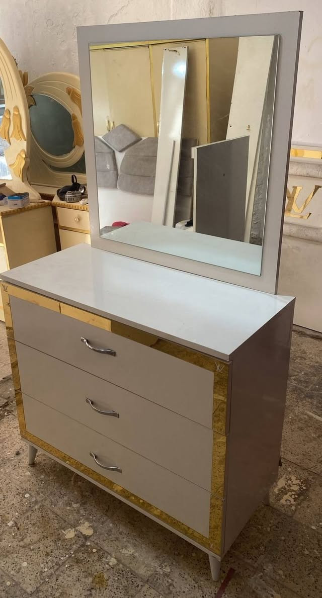 غرفه تركيه اقتصاديه 5 قطع  كامله
السعر 250 
بعقوبه قرب مرطبات الامير. ***********
