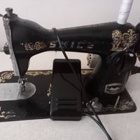 مكينة • للبيع • خياطة • مكينة خياطة • مكينة مع ميز
