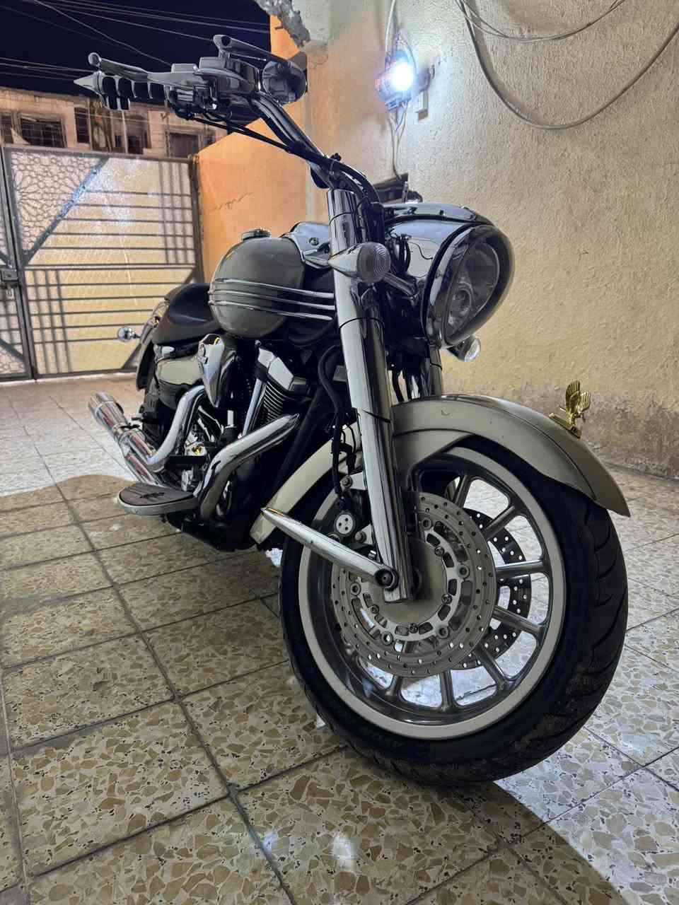 السلام عليكم اخوان دراجة ياماها رود لاينر 1900cc
الدراجة مثل ما واضح بلصور كدامكم الحادث مالتها تانكي فقط مبدل بواحد جديد مديل الدراجة 2008 الدراجة بدون اوراق فقط مكاتبة مكانها البصرة للبيع فقط وسعرها 65 ورقة وبيها مجال كلش بسيط الجاد بلشراء يتصل على هذا الرقم ***********
