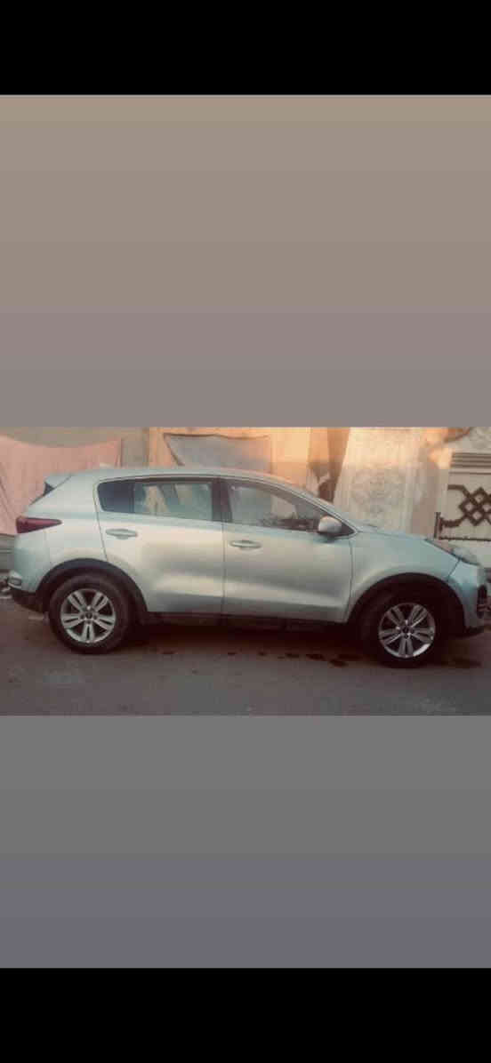 السلام عليكم كيه سبورتج موديل 2017 وارد امريكي الحادث مال السياره موجود بالصوره جهة اليمين ع الباب بس ما مبدل محركها 2400 السعر 165 رقم الموبايل ***********
