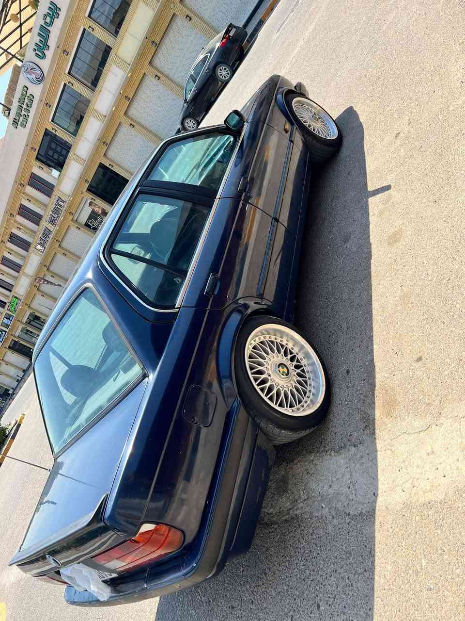 سلام عليكم E30 325i 1991
رقم بغداد بأسمي 
سعر 55 وبيها مجال 
واتساب ***********
