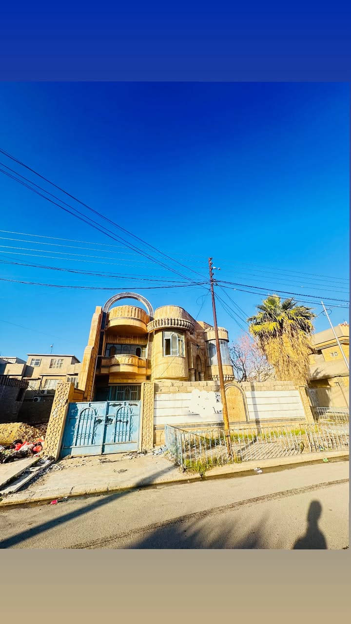 دار للبيع – موقع مميز
في حي الميثاق قرب حلويات الوتار 
مساحة 300 متر مربع، ركن على شارعين.
يبعد 20 متر فقط عن الشارع العام.
يتكون من طابقين ويحتوي على غرف نوم عدد 6
وهولين ومطبخ ومخزن وكراج وسرداب تحت البيت.

قابل للترميم والتجديد حسب الرغبة.
الدار شبه تجاري 
مناسب للسكن أو للاستثمار التجاري.

سند جديد (طابو الزهور) مع إمكانية التحويل المباشر.
التعاقد والتعامل مباشرة مع المالك الشرعي.
البيع بدون وسطاء

✨ فرصة مميزة للتملك الفوري
للاستفسار اكثر مراجعة مكتب التطوير للعقار سايدين الميثاق مقابل مطعم رائدر بدر وقرب جامع لا إله إلا الله 
اوالاتصال على الارقام التالية🔸🔹  

 *********** واتساب + فايبر
‏*********** واتس + فايبر 
*********** واتس + فايبر
 *********** واتس + فايبر

1️⃣ يوجد بيوت  للبيع  سكني تجاري🏭
2️⃣ يوجد اراضي للبيع سكني زراعي🏡
3️⃣ يوجد تعقيب تحويل ملك عقار📋
4️⃣ يوجد  كادر مساحين اراضي📐
5️⃣يوجد كادر بناء بيوت 🧱
6️⃣ يوجد كادر تفليش بيوت 🏗
🔹 نستقبل كافه العروض التجاريه والسكنيه 
🔹وعروض الايجارات على مدار 24 ساعه
