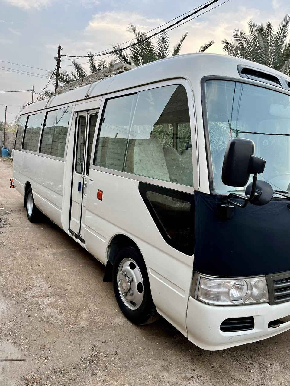 سلام عليكم كوستر لبيع 2016بيه ربع ابو لباتري صبق ولباقي مكفول فتحه تانكي وتبريد محور سياره مامزرفه عله بلاده رقم الماني  سعر شداد 3و 80وبيه  مجال رقم الهاتف ***********
