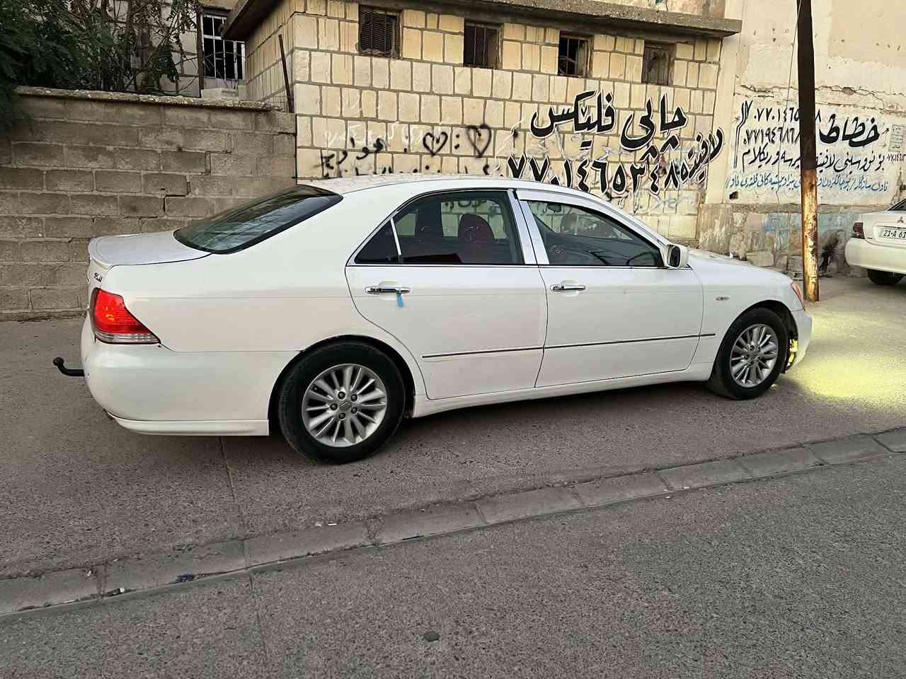 شوێن سلێمانی ژم ***********
***********
شاهینە مووس مووس بەپارەی بڕاوەیە 
46 گەلاو مەعمەلەیە برایانە
2005 
ناو کرێمی دوو دووگمە 182 گەورە بە مروري 
شاشەو کامێرا ئاوینە شەفت دوو کوشن کارەبا 
چوار تایەو ویلی لۆکی لە ژێرە سەیارەکە بەس موسە کودی هەیە
