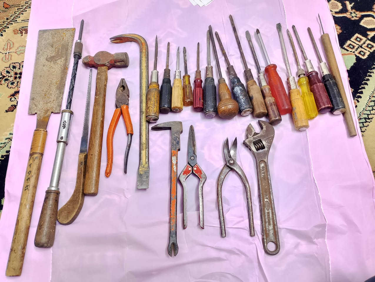 عده نجار  انكليزي  اصلي درجة اولى 26 قطعه سعر 75 الف بشرط اصلي رقمي ***********  عنوان كركوك
