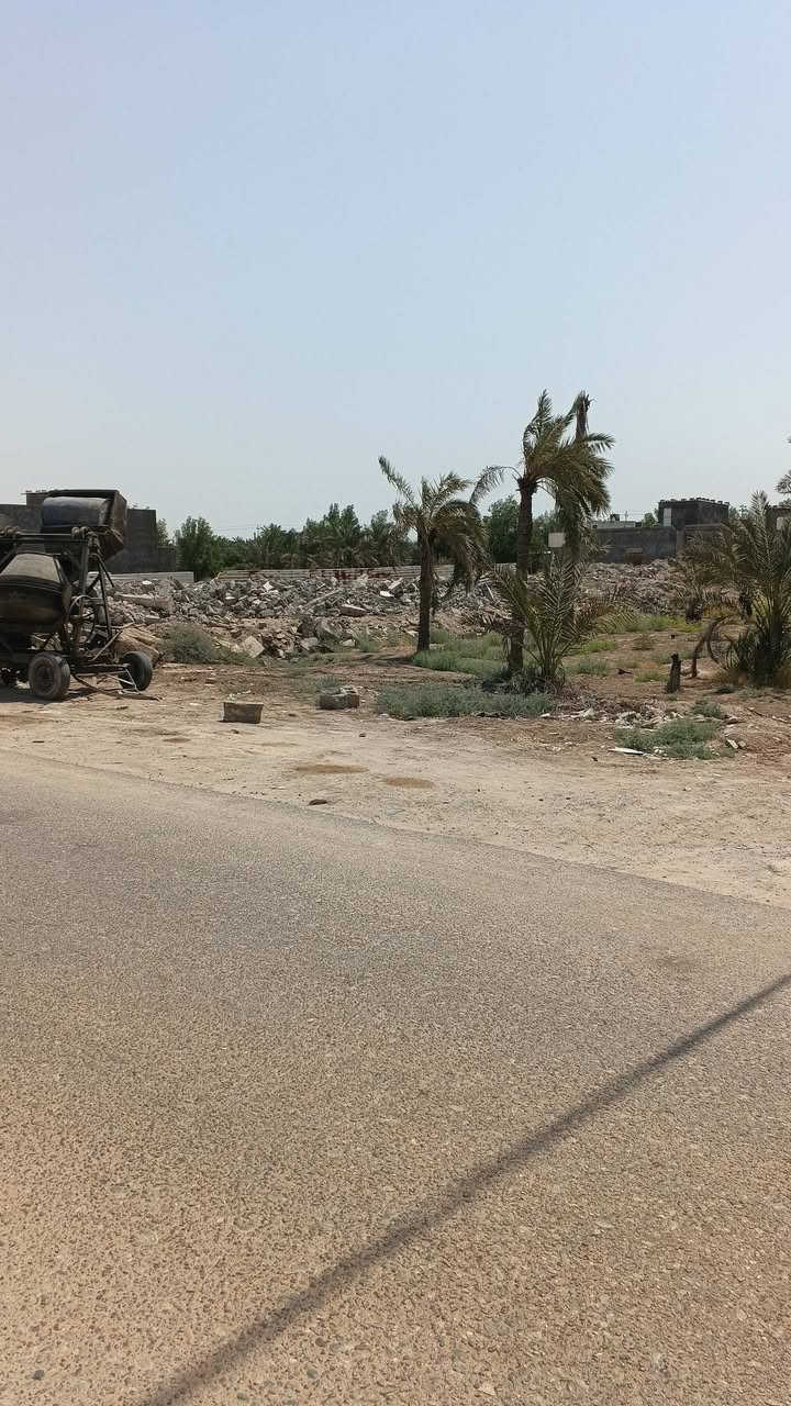 عقارللبيع 1900متراسمك يدخل سهم بالطابو موقع مميز على شارع تبليط المكان ابومغيره شارع مرطبات رمانه مقابل شركة تام السعر450مليون وبيها مجال ***********
