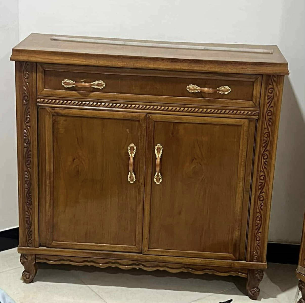 السلام عليكم غرفه نوم  للبيع شغل درجه اولى خارج وداخل ثقيل ❤️‍🔥
مكانه بغداد حي أور / أم الكبر قرب مخبز روعه …📍📍
غرفه نوم صاج  درجه اولى اولى 📍📍
الداخل والخارج صاج  خمسه ملم ثقيل والدنك زان مصري ثقيل....📍📍
استعمال سته اشهر فقط  📍📍📍
قطع الغرفه هيه /....⬇️⬇️⬇️
كنتور طابقين ..📍
زاويه طابقين ..📍
ميز مرايا ..📍
چربايه تاج عالي وناصي وسرير..📍
كومديات عدد ثنين ..📍
ميز جزامه أو شاشه..📍
الغرفه اي ضرر ما بيه جدا جدا نظيفه 🔥📍
والف عافيه ع الياخذه....🙏
الغرفه جدا جدا ضخمه وقويه بالواقع بعد احلى بهوايه 📍
الغرفه مستعمله سته اشهر فقط 
السعر احنه مفصليه  3750 قبل سته اشهر  📍📍
السعر حالياً1750 وبيه مجال 📍📍💸💸
مليوني وتسعميه وبيه مجال للشراي الجاد فقط 📍🔥
الصراحه الغرفه ما تنباع بس صار عدنا ظرف طارى وكولش مستعجلين ع بيعته 💸💔
للاستفسار اكثر المراسله على الخاص ♥️♥️♥️
رجاءا رجاءا المو شراي لا يتعب نفسه ويتعبني كولشي موجود بسوك ..🫡


**إذا كنت صاحب هذا الإعلان وتريد حذفه لأي سبب، رجاءا أرسل رسالة إلى الدعم الفني**