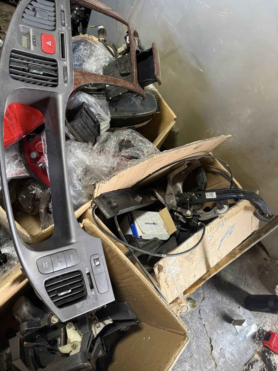 ادوات النترا XD 2001(2006 عنوان كركوك كراج شمال ***********
