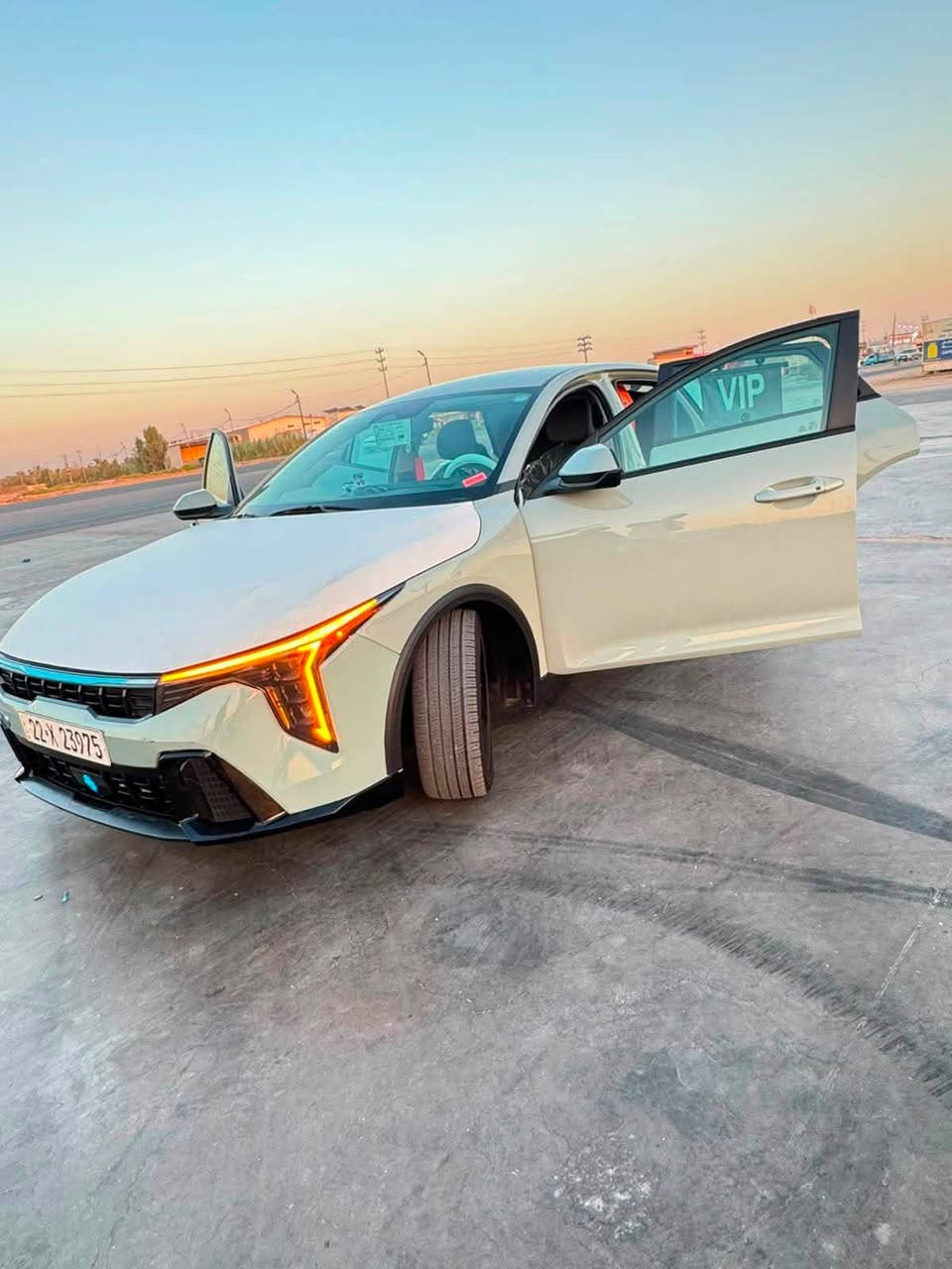 ل
📍 الموقع: صويره

🚗 وارد أمريكي (شمالي)

📌 الحادث كان بالمقدمة (البانيت والشاصي فقط)، المحرك سليم وما داخل عليه.

أهم المواصفات:

* محرك 2000cc

* تشغيل بصمة

* تشغيل عن بعد

* دخول ذكي

* ترحيب وإنارة LED

* شاشة ديجتل كبيرة متصلة

* كاميرا 360°

* أوتو هولد

* سايد بريك كهربائي

* شحن لاسلكي

* رادار أمامي وخلفي وجانبي

* تحديد مسار وتنبيه مغادرة المسار

* كروز كنترول ذكي

* قيادة شبه ذاتية

* تدفئة كشنات وستيرن

* أوتو ستوب

* وضعيات قيادة متعددة

* داخلية لونين

* نظام صوت ممتاز

✅ السيارة جاهزة وكاملة بدون أي نواقص.

✅ صور الحادث موجودة للجادين.

💰 البيع مستعجل والجاد يتصل فقط ‭***********‬
