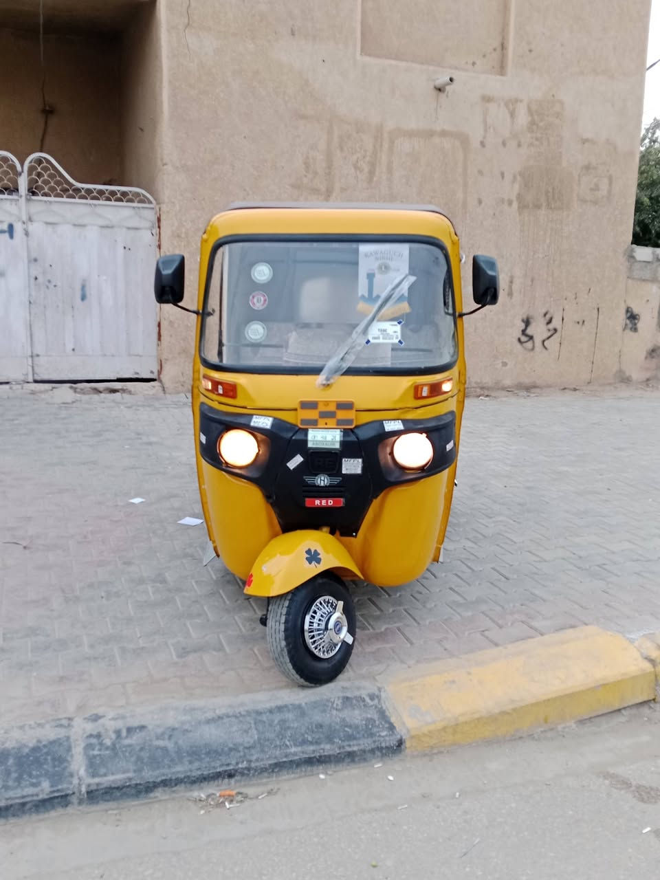 من رخصه الادمن 
السلام عليكم تكتك 19شهر ال2
سنويه كوت  باسمي
مكينه مجفته مره وحده
تخم تاير جديد
كهربائيات جديده شغاله
مابيهه اي ضربه 
معمره كامل مابيهه اي خياس
مصبوغه للجماليه
السعر 5وبيهه مجال حك الجيه
مكاني كربلاء حي العسكري
الشراي يتصل وبي خير ويدلل
***********
